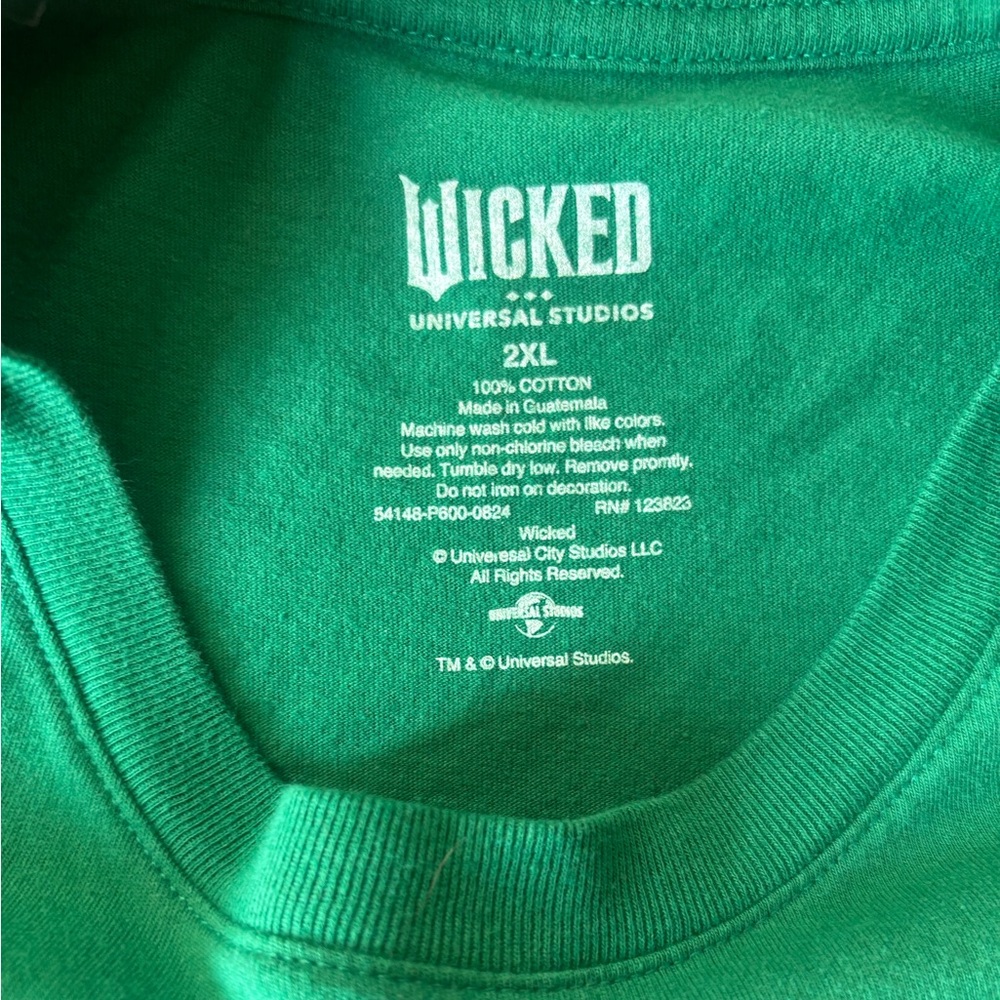 Wicked Universal Studios Cropped Tee – Green Graphic Shirt – 2XL - Picture 4 of 8